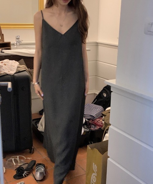 YUGA(ユーガ)の「YUGA_YGMC Korean-style Camisole dress(ワンピース・レディース・オフホワイト/カーキ/ブラック・FREE)」の2枚目の写真