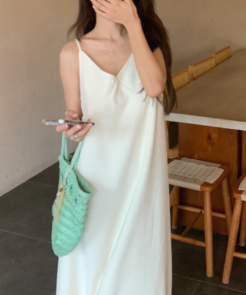 YUGA(ユーガ)の「YUGA_YGMC Korean-style Camisole dress(ワンピース・レディース・オフホワイト/カーキ/ブラック・FREE)」の13枚目の写真