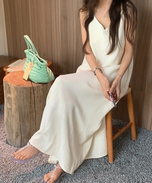 YUGA(ユーガ)の「YUGA_YGMC Korean-style Camisole dress(ワンピース・レディース・オフホワイト/カーキ/ブラック・FREE)」の8枚目の写真