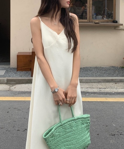 YUGA(ユーガ)の「YUGA_YGMC Korean-style Camisole dress(ワンピース・レディース・オフホワイト/カーキ/ブラック・FREE)」の11枚目の写真