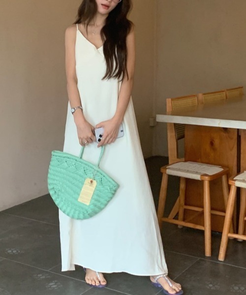 YUGA(ユーガ)の「YUGA_YGMC Korean-style Camisole dress(ワンピース・レディース・オフホワイト/カーキ/ブラック・FREE)」の12枚目の写真