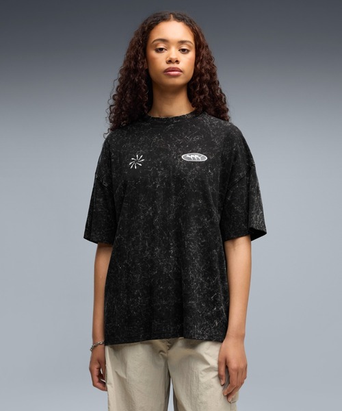 PUMA（プーマ）の「PUMA プーマ ウィメンズ フューチャー プーマ アーカイブ ウォッシュド 半（Tシャツ/カットソー・レディース・ブラック/ダークグレー・LARGE/X-SMALL/MEDIUM/SMALL）」の2枚目の写真