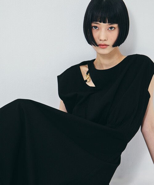 PHOTOCOPIEU(フォトコピュー)の「【PHOTOCOPIEU/フォトコピュー】《STUDIOUS別注》CUT-OUT FLERED DRESS/カットアウトフレアドレス/ウォッシャブル(ワンピース・レディース・ブラック/ネイビー・38/36)」の2枚目の写真