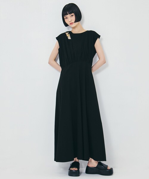 PHOTOCOPIEU(フォトコピュー)の「【PHOTOCOPIEU/フォトコピュー】《STUDIOUS別注》CUT-OUT FLERED DRESS/カットアウトフレアドレス/ウォッシャブル(ワンピース・レディース・ブラック/ネイビー・38/36)」の3枚目の写真
