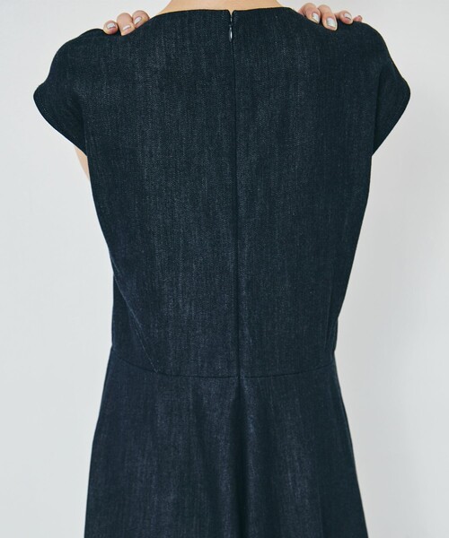 PHOTOCOPIEU(フォトコピュー)の「【PHOTOCOPIEU/フォトコピュー】《STUDIOUS別注》CUT-OUT FLERED DRESS/カットアウトフレアドレス/ウォッシャブル(ワンピース・レディース・ブラック/ネイビー・38/36)」の18枚目の写真