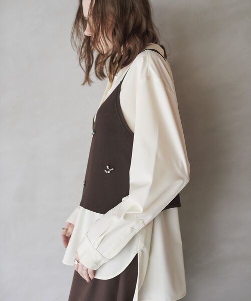 YECCA VECCA(イェッカヴェッカ)の「【2点SET】ビジュー付きビスチェSETシャツ(シャツ/ブラウス・レディース・アイボリー/ネイビー・FREE)」の16枚目の写真