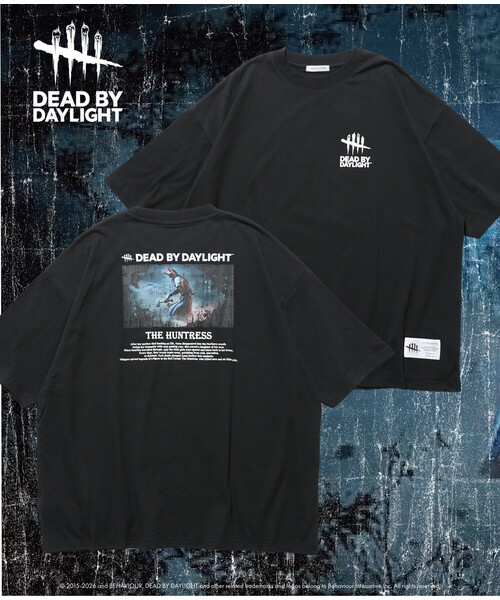 FREAK'S STORE(フリークスストア)の「DEAD BY DAYLIGHT 別注 THE HUNTRESS フォト バックプリント クルーネックTシャツ(Tシャツ/カットソー・メンズ・ブラック/ホワイト・MEDIUM/LARGE/X-LARGE)」の2枚目の写真