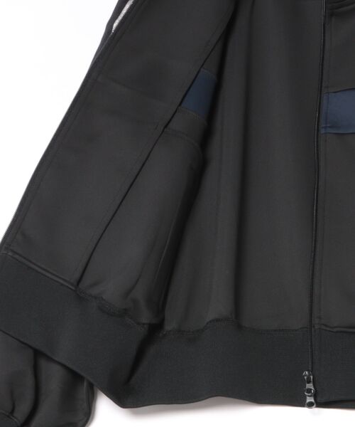 CONVERSE TOKYO(コンバーストウキョウ)の「SIDE LINE SHORT TRACK JACKET(WOMEN'S)(ブルゾン・レディース・ブラック/ライトグレー/チャコールグレー/カーキ・FREE)」の6枚目の写真