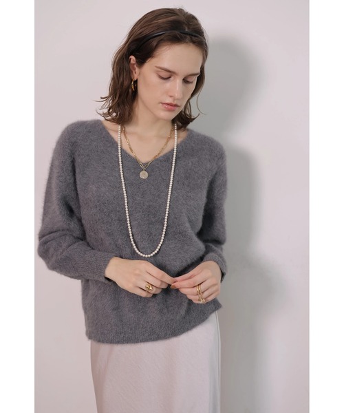 CADUNE（カデュネ）の「カシミヤブレンドファーＶニット（ニット/セーター・レディース・オフホワイト/チャコールグレー/モカ/ピンク・38）」の2枚目の写真