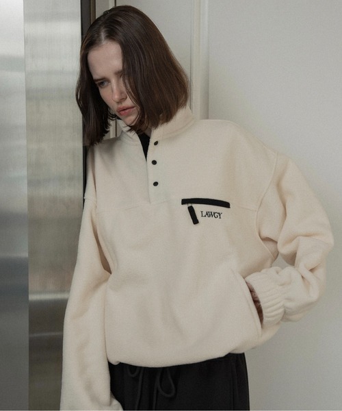 lawgy(ラウジー)の「over size embroidery half button fleece / オーバーサイズエンブロイダリーハーフボタンフリース(その他トップス・レディース・チャコールグレー/アイボリー/ミント・FREE)」の1枚目の写真