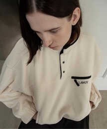 lawgy（ラウジー）の「over size embroidery half button fleece / オーバーサイズエンブロイダリーハーフボタンフリース（その他トップス）」