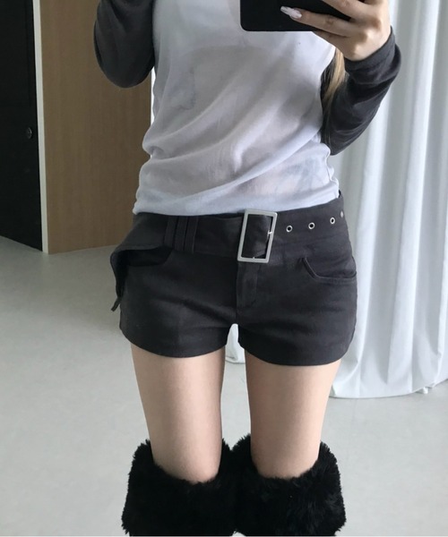 THEAIRTOWN(ジエアタウン)の「fine suede belt shorts(その他パンツ・レディース・ブラック/ダークグレー・FREE)」の2枚目の写真