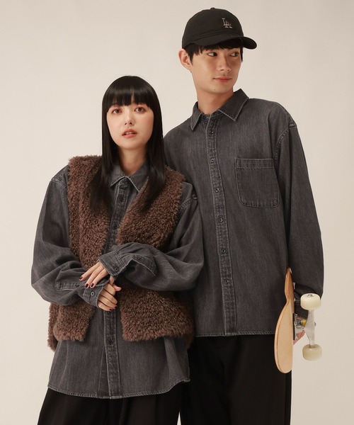 GLOBAL WORK(グローバルワーク)の「ヤワラカデニムシャツ/1055048(シャツ/ブラウス・メンズ・ブルー/ブラック系・SMALL/MEDIUM/LARGE)」の2枚目の写真