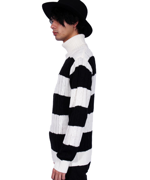 ８(eight)（エイト）の「ボーダー タートル ニットセーター カットソー（ニット/セーター・メンズ・ブラック×レッド/ホワイト×ネイビー/ブラック×グレー/ホワイト×ブラック・LARGE/MEDIUM）」の5枚目の写真