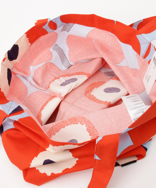marimekko（マリメッコ）の「PIENI UNIKKO / BAG 44X43（エコバッグ/サブバッグ・レディース・レッド系その他/ブラック系その他・FREE）」の5枚目の写真