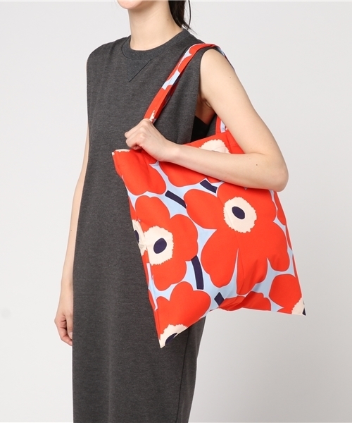 marimekko（マリメッコ）の「PIENI UNIKKO / BAG 44X43（エコバッグ/サブバッグ・レディース・レッド系その他/ブラック系その他・FREE）」の6枚目の写真