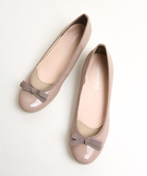 Balancoire(ブランコアール)の「【6時間防水】撥水レインストレッチエナメルリボンウエッジパンプス【MADE IN JAPAN】(パンプス・レディース・ブラック/ネイビー/ダークベージュ/ベージュ系その他/ライトグレー/ローズ/アイボリー/ピンク・L/LL/S/M)」の4枚目の写真