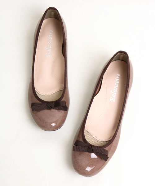Balancoire(ブランコアール)の「【6時間防水】撥水レインストレッチエナメルリボンウエッジパンプス【MADE IN JAPAN】(パンプス・レディース・ブラック/ネイビー/ダークベージュ/ベージュ系その他/ライトグレー/ローズ/アイボリー/ピンク・L/LL/S/M)」の5枚目の写真