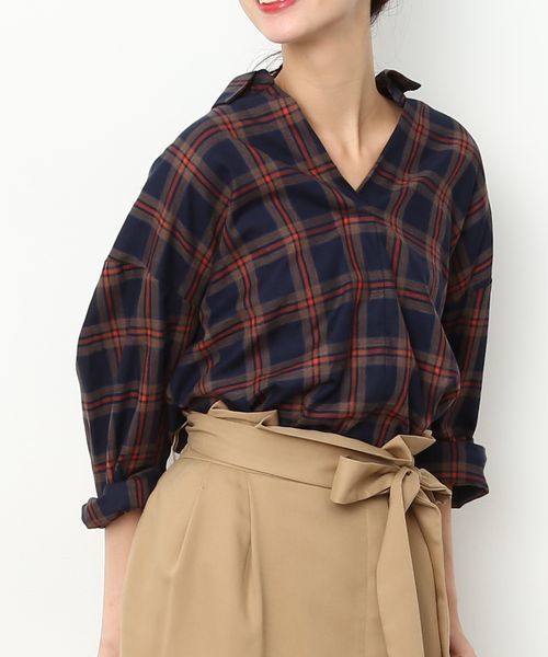 VIS（ビス）の「チェック柄スキッパーシャツ（シャツ/ブラウス・レディース・ホワイト/ネイビー/レッド系その他/ブラック/ブルー系その他・M/L）」の4枚目の写真