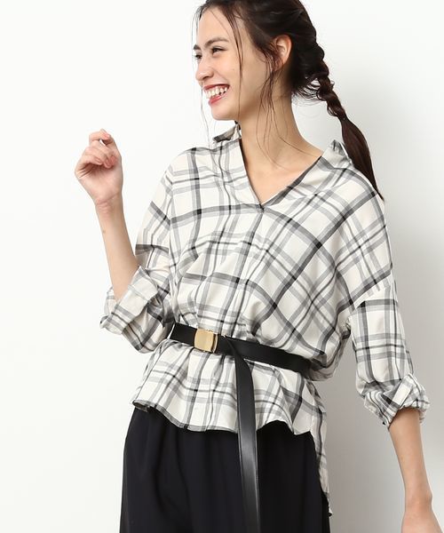 VIS（ビス）の「チェック柄スキッパーシャツ（シャツ/ブラウス・レディース・ホワイト/ネイビー/レッド系その他/ブラック/ブルー系その他・M/L）」の2枚目の写真