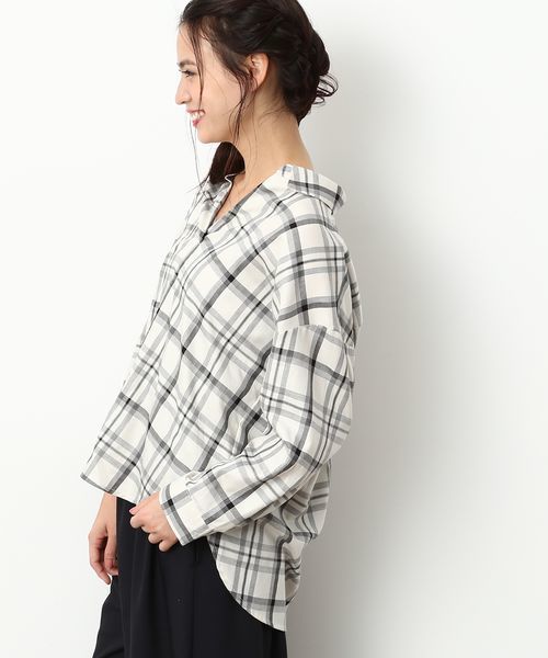 VIS（ビス）の「チェック柄スキッパーシャツ（シャツ/ブラウス・レディース・ホワイト/ネイビー/レッド系その他/ブラック/ブルー系その他・M/L）」の13枚目の写真