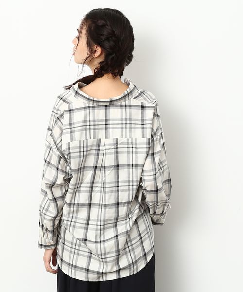 VIS（ビス）の「チェック柄スキッパーシャツ（シャツ/ブラウス・レディース・ホワイト/ネイビー/レッド系その他/ブラック/ブルー系その他・M/L）」の10枚目の写真