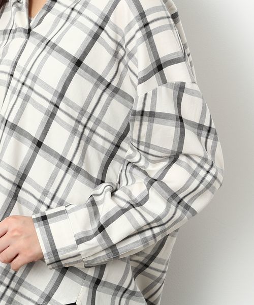 VIS（ビス）の「チェック柄スキッパーシャツ（シャツ/ブラウス・レディース・ホワイト/ネイビー/レッド系その他/ブラック/ブルー系その他・M/L）」の9枚目の写真