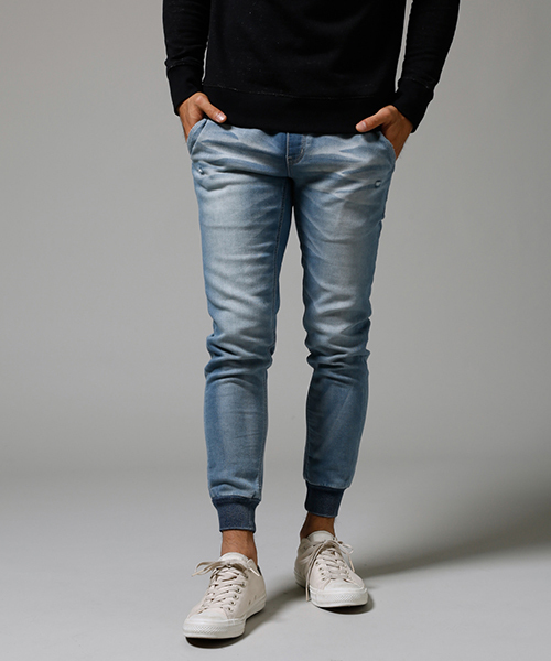 AZUL by moussy（アズールバイマウジー）の「ドビーデニムジョガーパンツ（その他パンツ・メンズ・ブルー/ダークブルー/ネイビー・LARGE/MEDIUM/SMALL/X-LARGE/X-SMALL）」の2枚目の写真