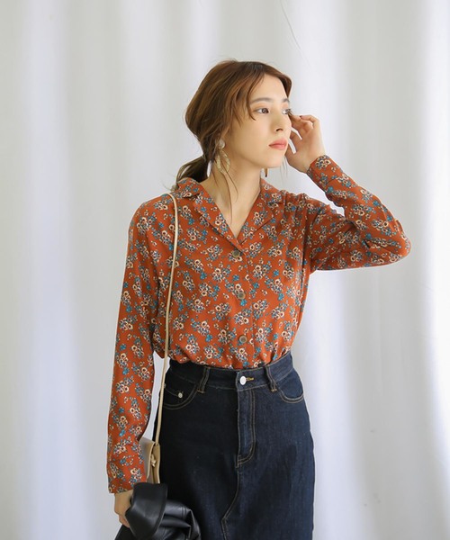 select MOCA（セレクトモカ）の「花柄フロントボタンブラウス/長袖花柄