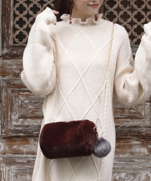 one after another NICE CLAUP（ワンアフターアナザーナイスクラップ）の「ファーバレルバッグ（ショルダーバッグ・レディース・ブラウン/アイボリー/ラベンダー・FREE）」の2枚目の写真