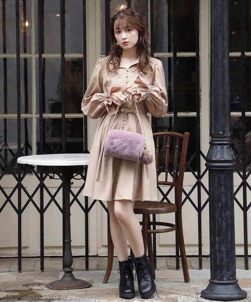 one after another NICE CLAUP（ワンアフターアナザーナイスクラップ）の「ファーバレルバッグ（ショルダーバッグ・レディース・ブラウン/アイボリー/ラベンダー・FREE）」の4枚目の写真