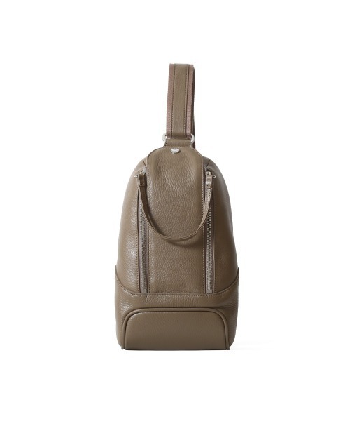 PELLE MORBIDA（ペッレモルビダ）の「MAIDEN VOYAGE（メイデン ボヤージュ）縦型ショルダーバッグ（ボディバッグ/ウエストポーチ・メンズ・ブラック/ベージュ/ネイビー/オレンジ/レッド/チャコールグレー/グレイッシュベージュ・FREE）」の4枚目の写真