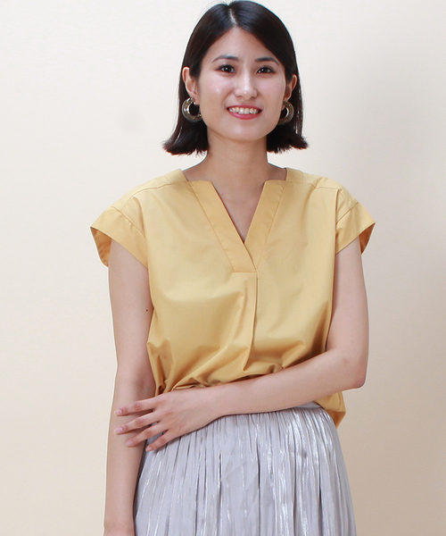TRUDEA(トルディア)の「抜き衿Vネックブラウス(シャツ/ブラウス・レディース・ホワイト/ブラック/ベージュ/ピンク/イエロー/ラベンダー・MEDIUM/LARGE)」の5枚目の写真