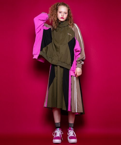 Candy Stripper（キャンディストリッパー）の「BRAVE DINOSAUR スカート（スカート・レディース・ブラック/レッド/カーキ・2）」の7枚目の写真