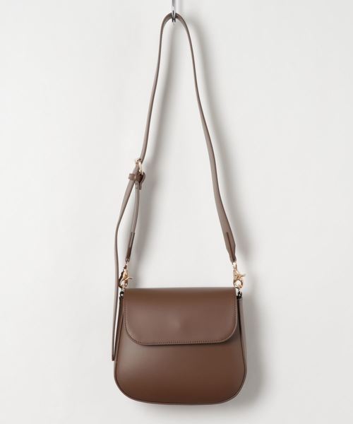 natural couture（ナチュラルクチュール）の「ラインショルダー付きフラップバッグ（ショルダーバッグ・レディース・ダークブラウン/アイボリー/ミント/ピンク・FREE）」の3枚目の写真