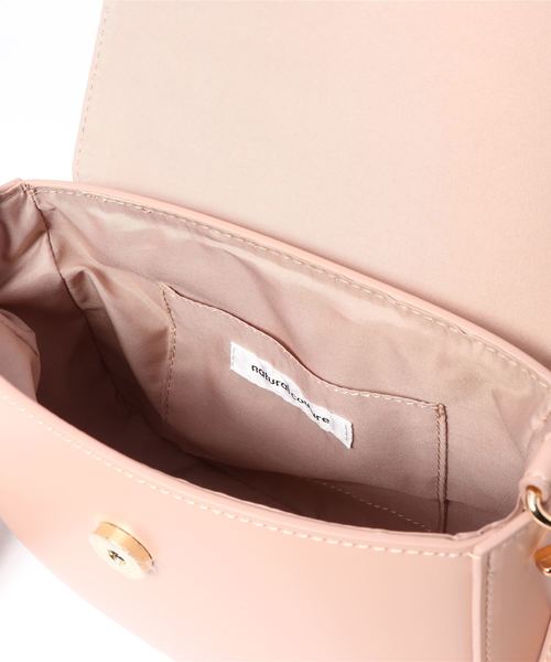 natural couture（ナチュラルクチュール）の「ラインショルダー付きフラップバッグ（ショルダーバッグ・レディース・ダークブラウン/アイボリー/ミント/ピンク・FREE）」の6枚目の写真