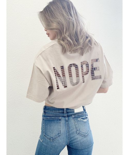 GYDA(ジェイダ)の「NOPE VネックTシャツ(Tシャツ/カットソー・レディース・オフホワイト/チャコールグレー/ベージュ・FREE)」の3枚目の写真