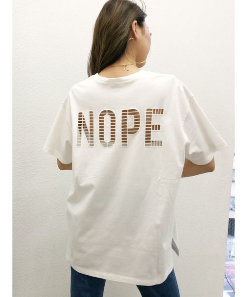 GYDA(ジェイダ)の「NOPE VネックTシャツ(Tシャツ/カットソー・レディース・オフホワイト/チャコールグレー/ベージュ・FREE)」の1枚目の写真