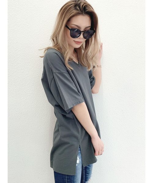 GYDA(ジェイダ)の「NOPE VネックTシャツ(Tシャツ/カットソー・レディース・オフホワイト/チャコールグレー/ベージュ・FREE)」の4枚目の写真