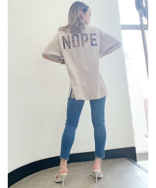 GYDA(ジェイダ)の「NOPE VネックTシャツ(Tシャツ/カットソー・レディース・オフホワイト/チャコールグレー/ベージュ・FREE)」の7枚目の写真