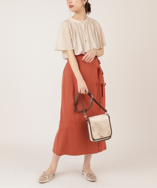 natural couture（ナチュラルクチュール）の「【ZOZO限定】とろみサテンフレア袖ギャザーブラウス（シャツ/ブラウス・レディース・ベージュ/ブラウン/グリーン/アイボリー/その他1/その他2・FREE）」の10枚目の写真