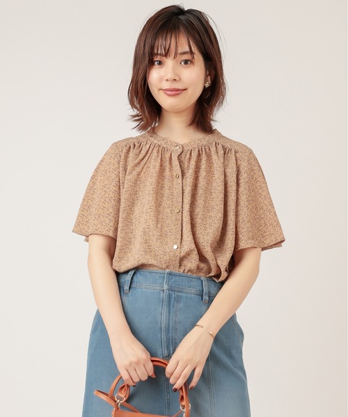 natural couture（ナチュラルクチュール）の「【ZOZO限定】とろみサテンフレア袖ギャザーブラウス（シャツ/ブラウス・レディース・ベージュ/ブラウン/グリーン/アイボリー/その他1/その他2・FREE）」の17枚目の写真