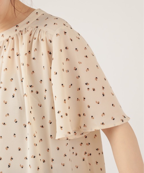 natural couture（ナチュラルクチュール）の「【ZOZO限定】とろみサテンフレア袖ギャザーブラウス（シャツ/ブラウス・レディース・ベージュ/ブラウン/グリーン/アイボリー/その他1/その他2・FREE）」の18枚目の写真