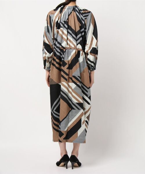 fifth（フィフス）の「ジオメトリックフロントオープンワンピース（ワンピース・レディース・ベージュ・MEDIUM）」の3枚目の写真