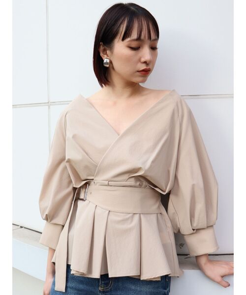 MURUA（ムルーア）の「バックオープンボリュームスリーブシャツ（シャツ/ブラウス・レディース・ホワイト/ブラック/ベージュ/ライトグリーン・FREE）」の2枚目の写真