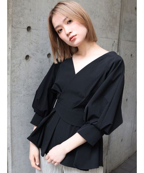 MURUA（ムルーア）の「バックオープンボリュームスリーブシャツ（シャツ/ブラウス・レディース・ホワイト/ブラック/ベージュ/ライトグリーン・FREE）」の3枚目の写真