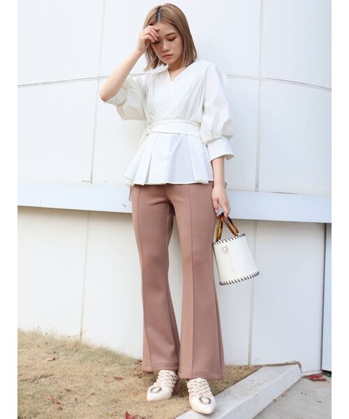 MURUA（ムルーア）の「バックオープンボリュームスリーブシャツ（シャツ/ブラウス・レディース・ホワイト/ブラック/ベージュ/ライトグリーン・FREE）」の5枚目の写真