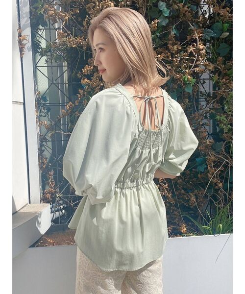 MURUA（ムルーア）の「バックオープンボリュームスリーブシャツ（シャツ/ブラウス・レディース・ホワイト/ブラック/ベージュ/ライトグリーン・FREE）」の15枚目の写真