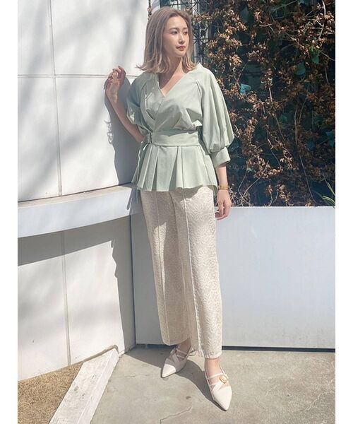 MURUA（ムルーア）の「バックオープンボリュームスリーブシャツ（シャツ/ブラウス・レディース・ホワイト/ブラック/ベージュ/ライトグリーン・FREE）」の16枚目の写真