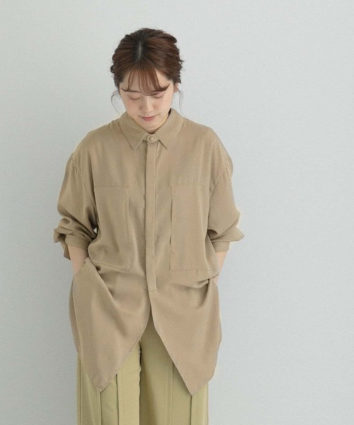 LAATO（ラート）の「BAND COLLAR SLIT BLOUSE（シャツ/ブラウス・レディース・ベージュ/ブラウン・FREE）」の3枚目の写真